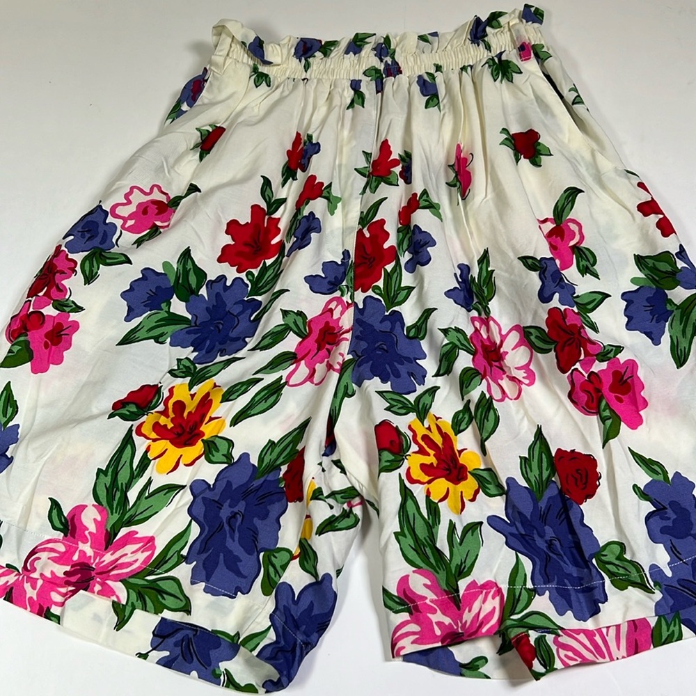 90’s vintage floral shorts Bermuda shorts